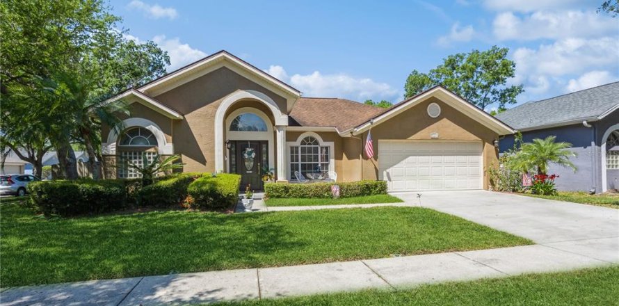 House in Tampa, Florida 3 bedrooms, 177.16 sq.m. № 1616819