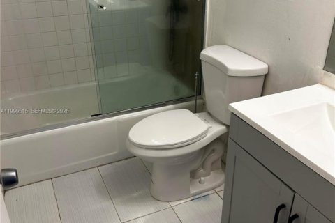 Condominio en venta en Sunny Isles Beach, Florida, 1 dormitorio, 66.89 m2 № 2052287 - foto 2