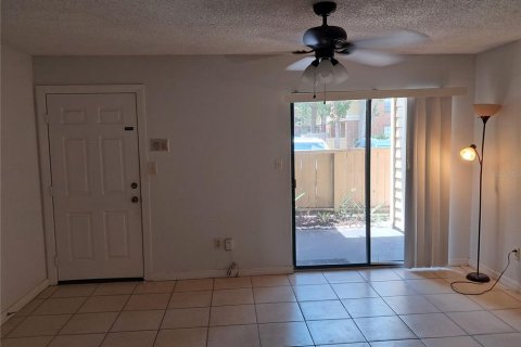 Condo in Tampa, Florida, 2 bedrooms  № 2206758 - photo 2