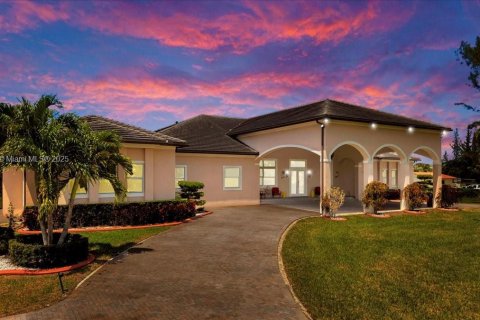 Villa ou maison à vendre à Miramar, Floride: 7 chambres, 627.65 m2 № 1738961 - photo 1
