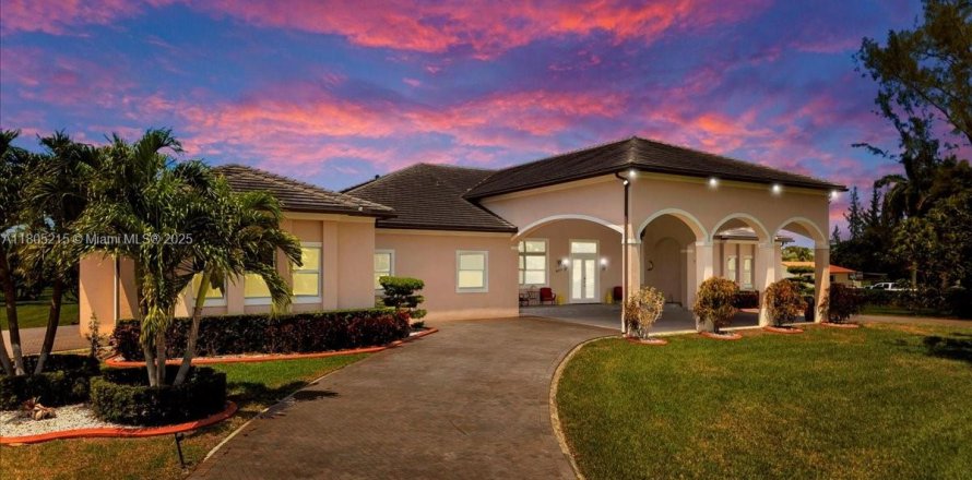 Villa ou maison à Miramar, Floride 7 chambres, 627.65 m2 № 1738961