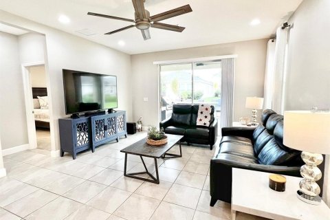 House in Apollo Beach, Florida 4 bedrooms, 196.49 sq.m. № 1758055 - photo 9
