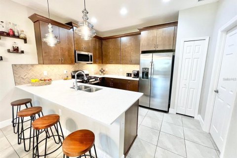 House in Apollo Beach, Florida 4 bedrooms, 196.49 sq.m. № 1758055 - photo 7