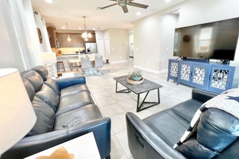 House in Apollo Beach, Florida 4 bedrooms, 196.49 sq.m. № 1758055 - photo 10