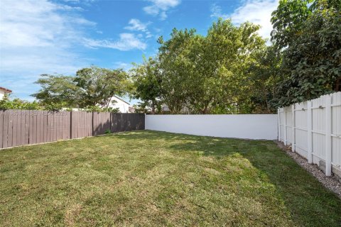 Townhouse in Miami, Florida 3 bedrooms № 2044304 - photo 25