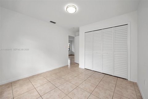 Townhouse in Miami, Florida 3 bedrooms № 2044304 - photo 18