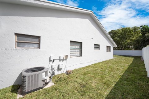 Townhouse in Miami, Florida 3 bedrooms № 2044304 - photo 27