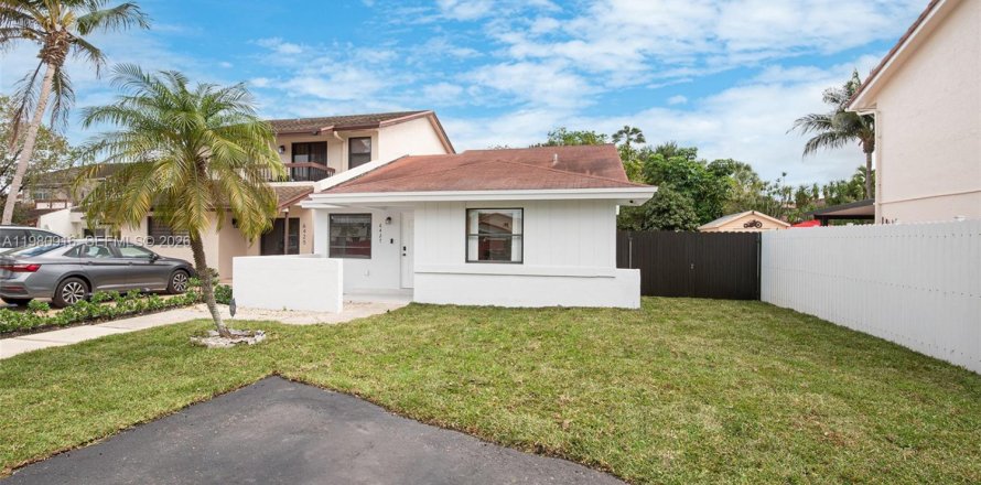 Townhouse in Miami, Florida 3 bedrooms № 2044304