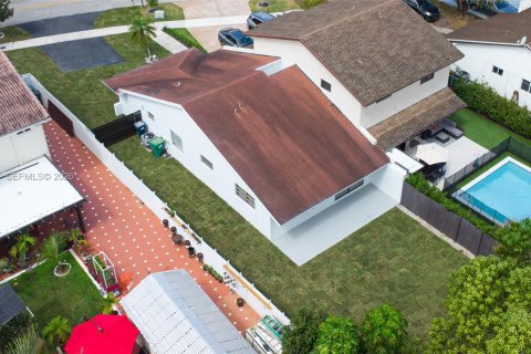 Townhouse in Miami, Florida 3 bedrooms № 2044304 - photo 4