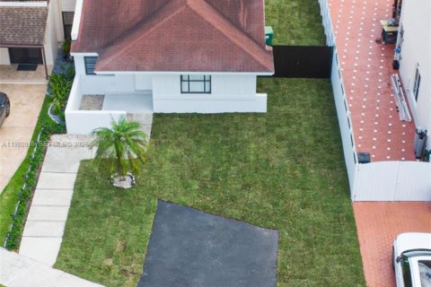 Townhouse in Miami, Florida 3 bedrooms № 2044304 - photo 3