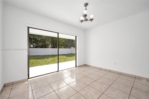 Townhouse in Miami, Florida 3 bedrooms № 2044304 - photo 11
