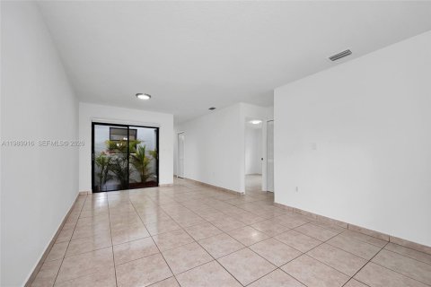 Townhouse in Miami, Florida 3 bedrooms № 2044304 - photo 7