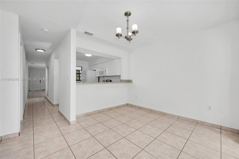 Townhouse in Miami, Florida 3 bedrooms № 2044304 - photo 13