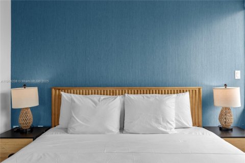 Condo in Miami Beach, Florida, 1 bedroom  № 2021002 - photo 12