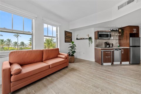 Condo in Miami Beach, Florida, 1 bedroom  № 2021002 - photo 4