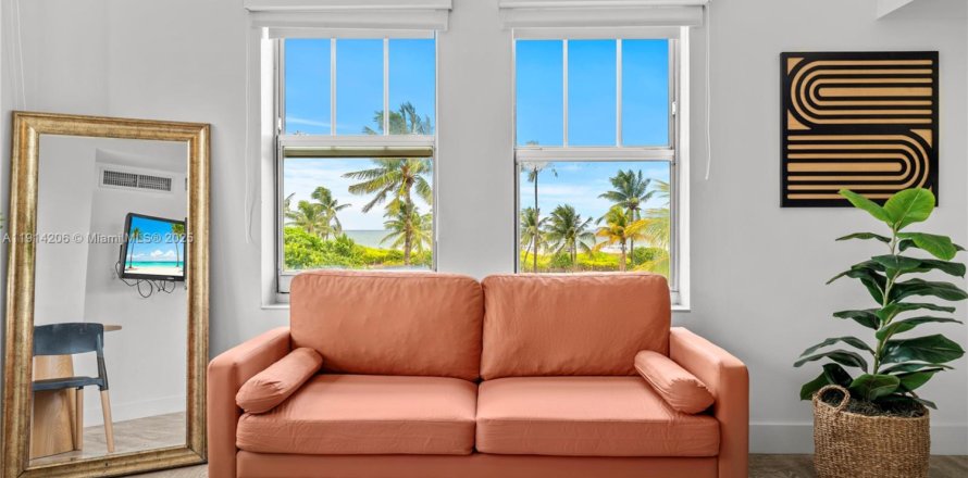 Condo in Miami Beach, Florida, 1 bedroom  № 2021002
