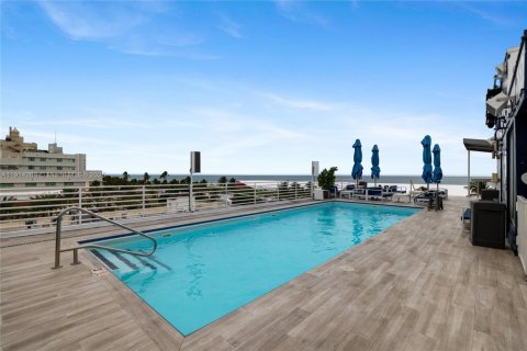 Condo in Miami Beach, Florida, 1 bedroom  № 2021002 - photo 25
