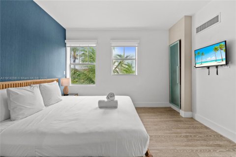 Condo in Miami Beach, Florida, 1 bedroom  № 2021002 - photo 16