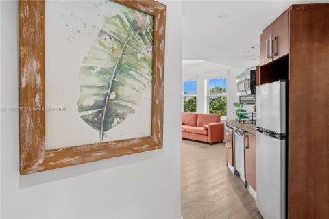 Condo in Miami Beach, Florida, 1 bedroom  № 2021002 - photo 5