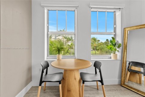 Condo in Miami Beach, Florida, 1 bedroom  № 2021002 - photo 9