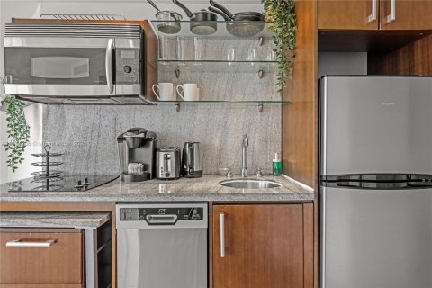 Condo in Miami Beach, Florida, 1 bedroom  № 2021002 - photo 8