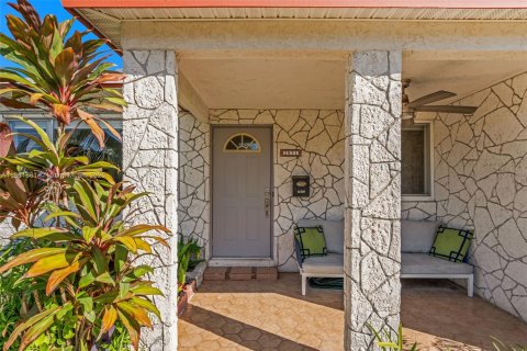 Villa ou maison à vendre à Hollywood, Floride: 4 chambres, 148.09 m2 № 1949554 - photo 7
