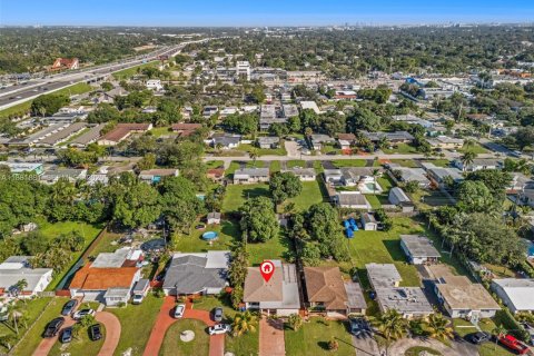 Casa en venta en Hollywood, Florida, 4 dormitorios, 148.09 m2 № 1949554 - foto 27