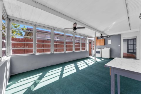 Villa ou maison à vendre à Hollywood, Floride: 4 chambres, 148.09 m2 № 1949554 - photo 17