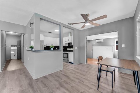 Villa ou maison à vendre à Hollywood, Floride: 4 chambres, 148.09 m2 № 1949554 - photo 6