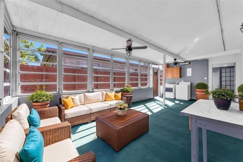 Villa ou maison à vendre à Hollywood, Floride: 4 chambres, 148.09 m2 № 1949554 - photo 16