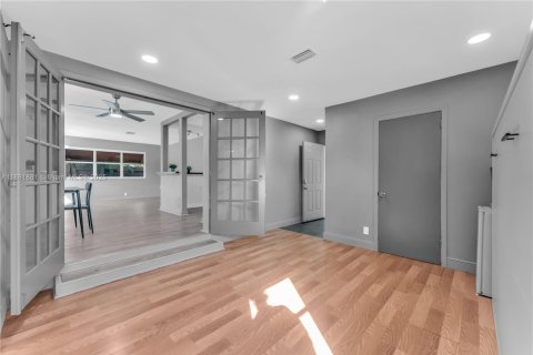 Villa ou maison à vendre à Hollywood, Floride: 4 chambres, 148.09 m2 № 1949554 - photo 29