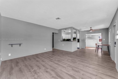 Villa ou maison à vendre à Hollywood, Floride: 4 chambres, 148.09 m2 № 1949554 - photo 5