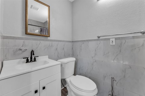 Villa ou maison à vendre à Hollywood, Floride: 4 chambres, 148.09 m2 № 1949554 - photo 10