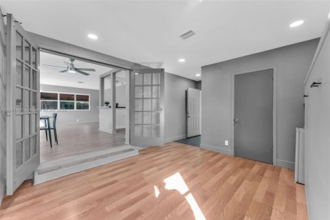 Villa ou maison à vendre à Hollywood, Floride: 4 chambres, 148.09 m2 № 1949554 - photo 11