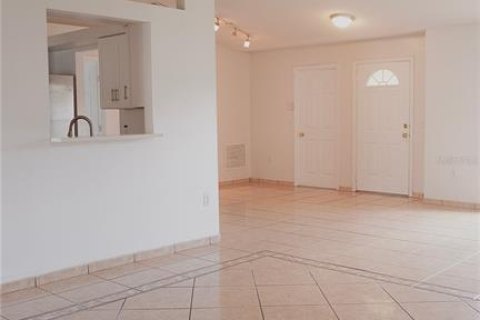 Casa en venta en Kissimmee, Florida, 4 dormitorios, 149.39 m2 № 2217984 - foto 19