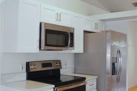 Casa en venta en Kissimmee, Florida, 4 dormitorios, 149.39 m2 № 2217984 - foto 9