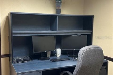 Propiedad comercial en alquiler en Apollo Beach, Florida, 175.59 m2 № 1844417 - foto 6