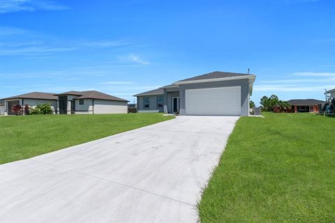 House in Lehigh Acres, Florida 3 bedrooms, 152.55 sq.m. № 1887105 - photo 4