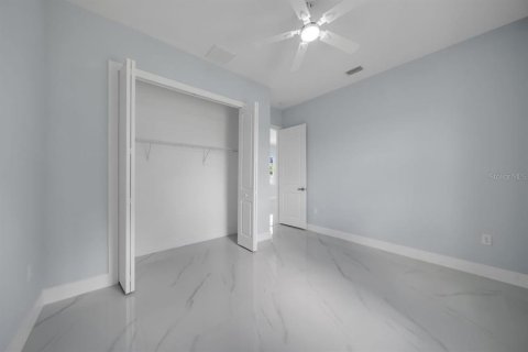House in Lehigh Acres, Florida 3 bedrooms, 152.55 sq.m. № 1887105 - photo 21