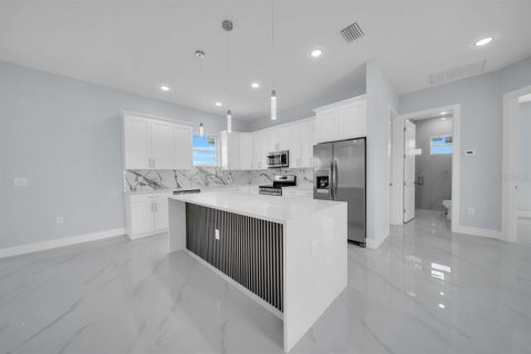 House in Lehigh Acres, Florida 3 bedrooms, 152.55 sq.m. № 1887105 - photo 8