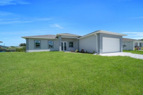 House in Lehigh Acres, Florida 3 bedrooms, 152.55 sq.m. № 1887105 - photo 6