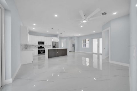 House in Lehigh Acres, Florida 3 bedrooms, 152.55 sq.m. № 1887105 - photo 19