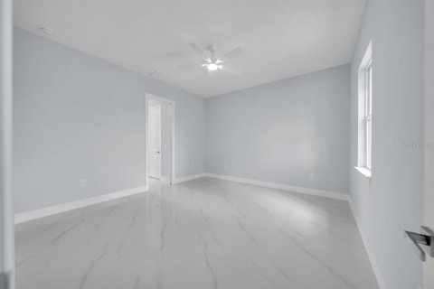 House in Lehigh Acres, Florida 3 bedrooms, 152.55 sq.m. № 1887105 - photo 12