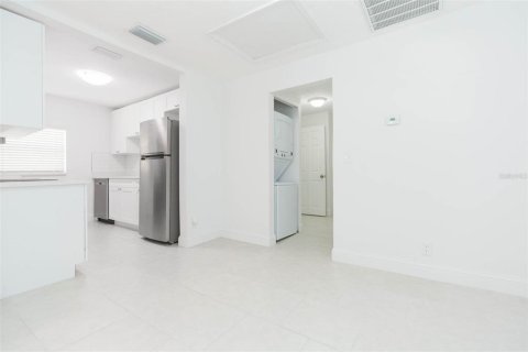 Casa en alquiler en Tampa, Florida, 2 dormitorios, 80.36 m2 № 1905755 - foto 12
