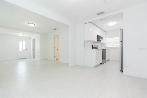 Casa en alquiler en Tampa, Florida, 2 dormitorios, 80.36 m2 № 1905755 - foto 11