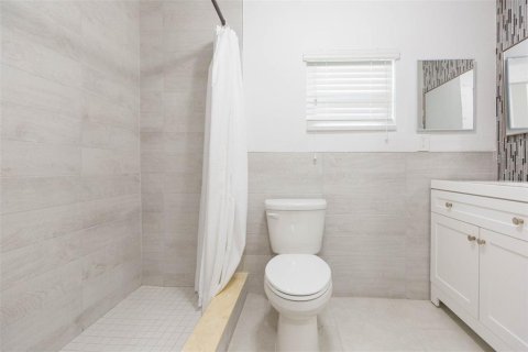 Casa en alquiler en Tampa, Florida, 2 dormitorios, 80.36 m2 № 1905755 - foto 13