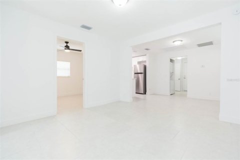 Casa en alquiler en Tampa, Florida, 2 dormitorios, 80.36 m2 № 1905755 - foto 8