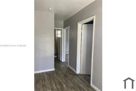 Снять в аренду таунхаус в Майами, Флорида 2 спальни, 102.56м2, № 1957279 - фото 6