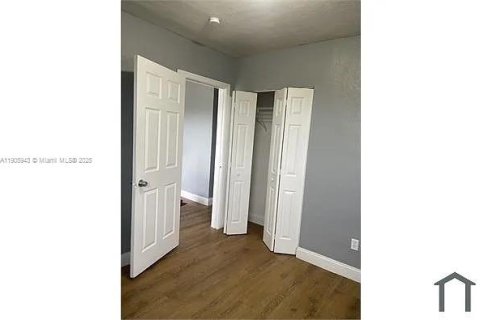 Снять в аренду таунхаус в Майами, Флорида 2 спальни, 102.56м2, № 1957279 - фото 7