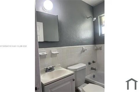 Снять в аренду таунхаус в Майами, Флорида 2 спальни, 102.56м2, № 1957279 - фото 4